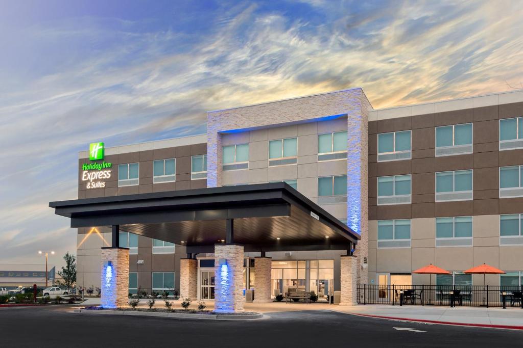 Holiday Inn Express & Suites - Prosser - Yakima Valley Wine an IHG Hotel Main image 1